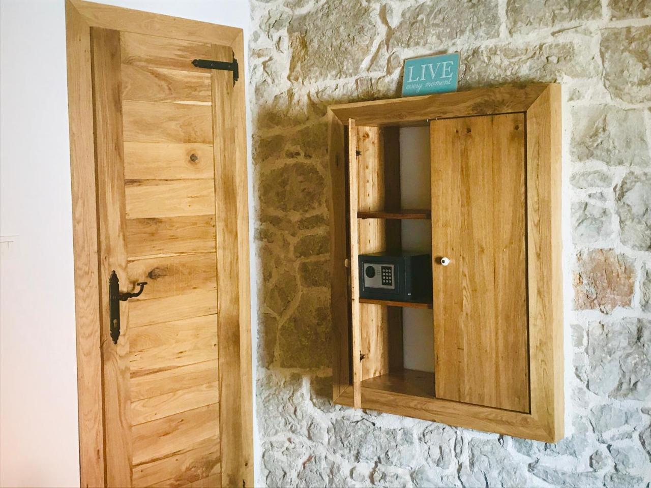Apartman Bervida Murter Bagian luar foto